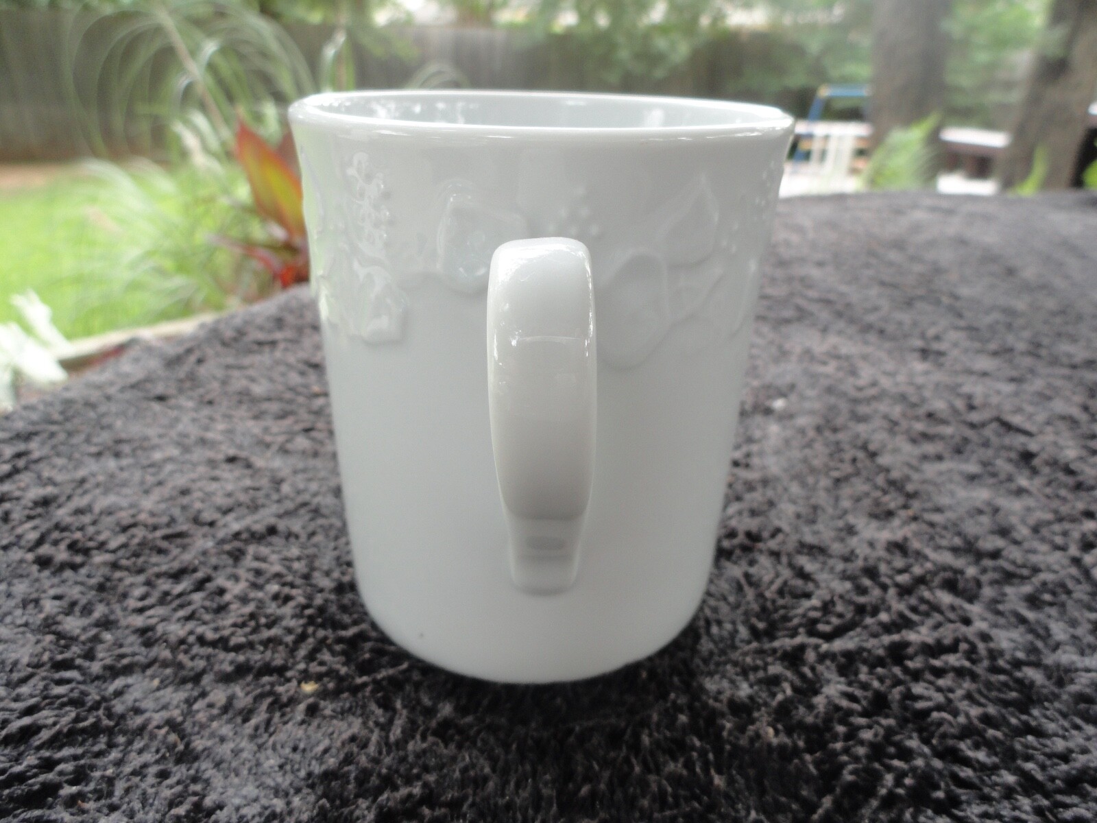 Dansk Ivy Embossed Fruit and Leaves Pure Solid All White Mug