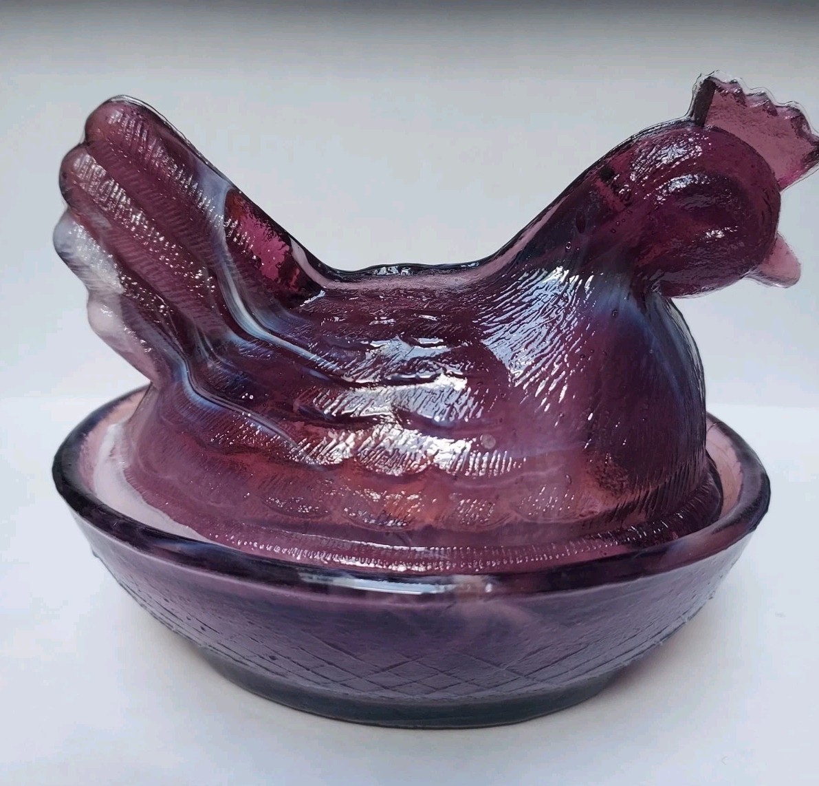 Purple White Slag Glass Swirl Chicken Hen On Nest Covered Dish