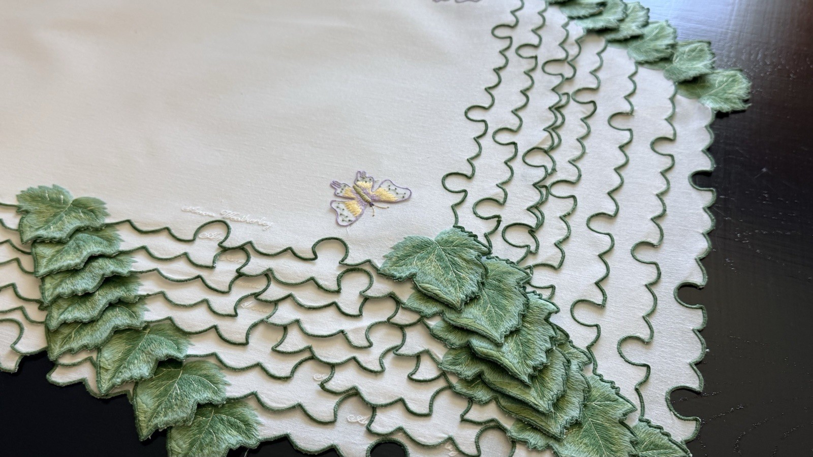 Anna Weatherley Butterfly Ivy Garland Set of 8 Placemats ( Astonishing find! )