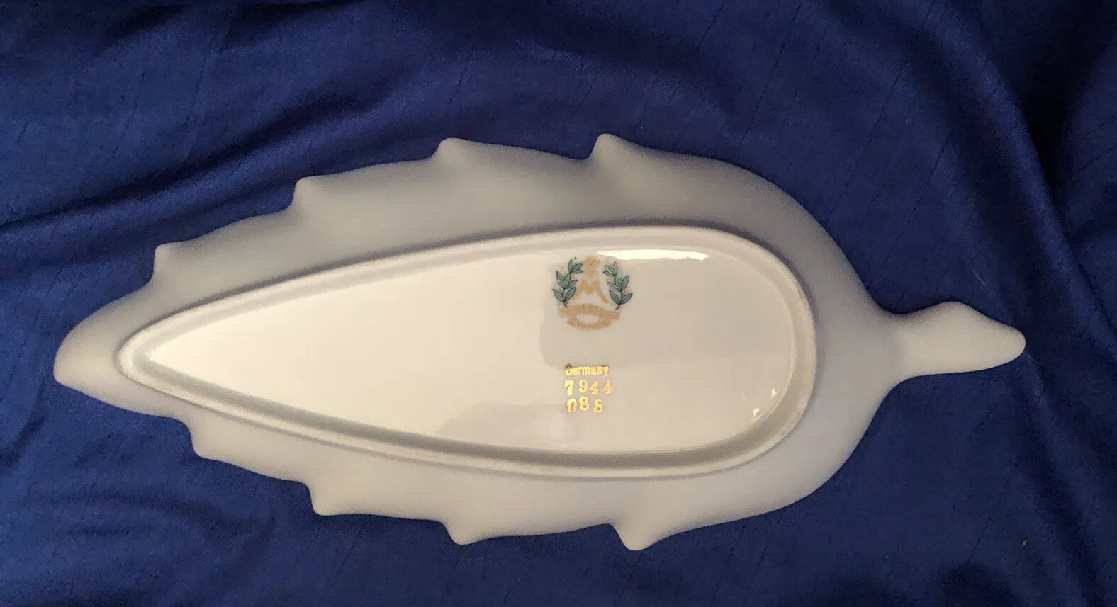 Mitterteich Bavaria Germany Leaf Shape Daisy Flower Candy Dish Gold Gild VTG