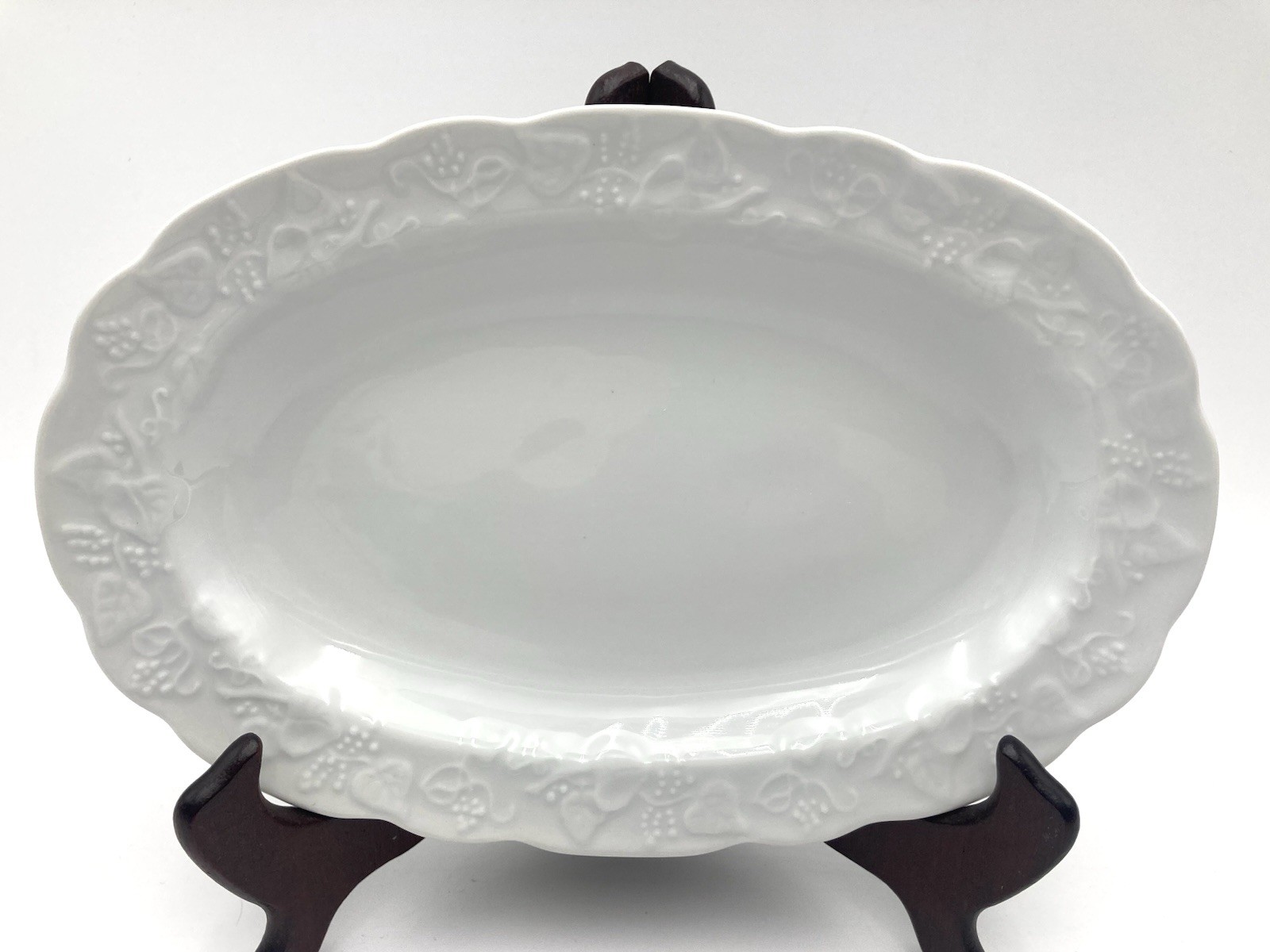 Dansk Gravy Boat & 10” Tray Ivy Embossed Fruit and Leaves White 2 Pc Vtg Set