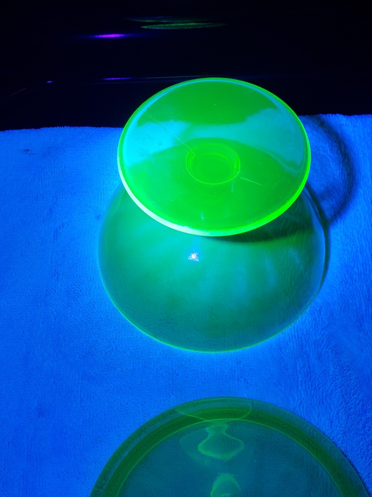 VINTAGE Fostoria Uranium glass candy dish with lid *small Crack
