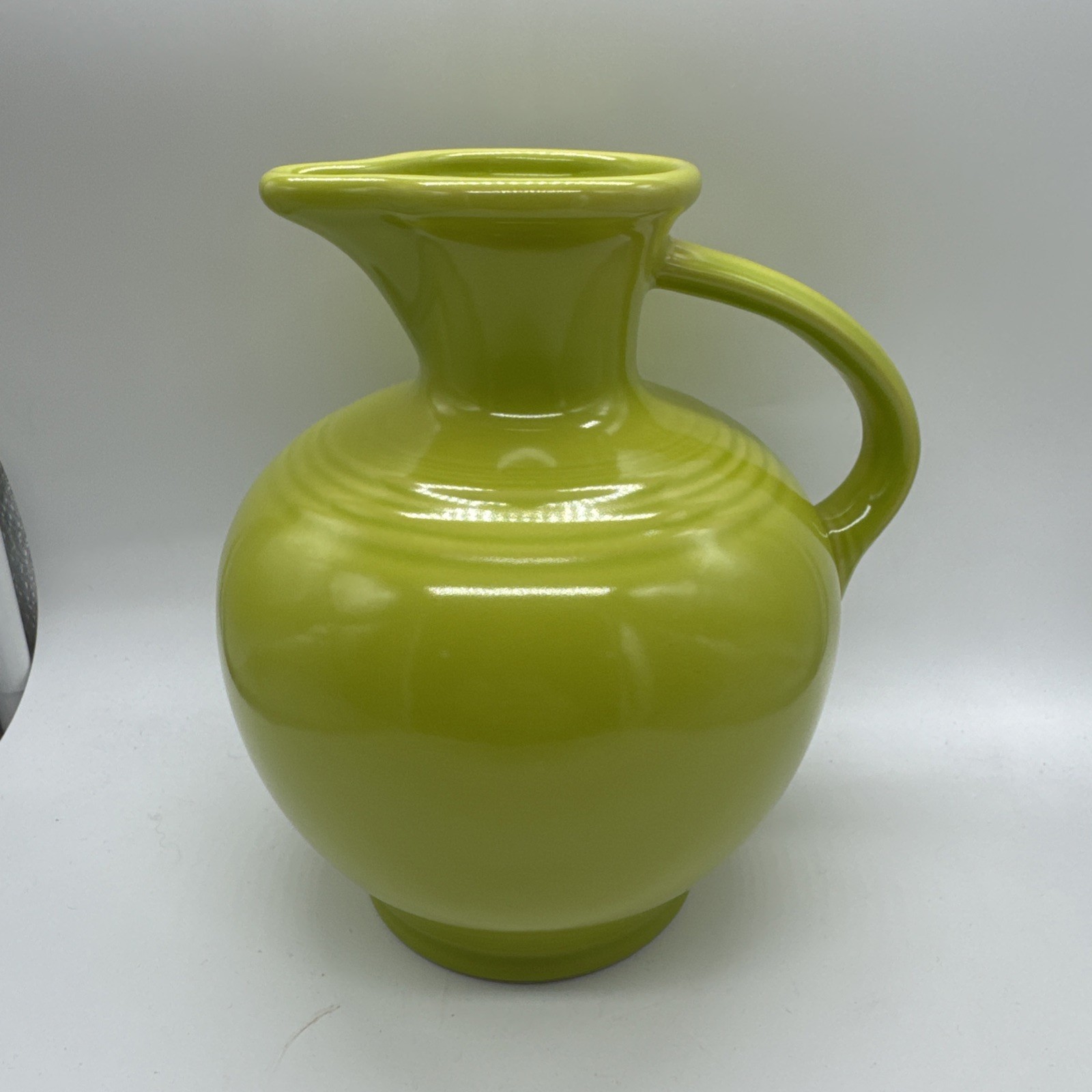 CARAFE lemongrass NEW HOMER LAUGHLIN FIESTA 60 OZ.