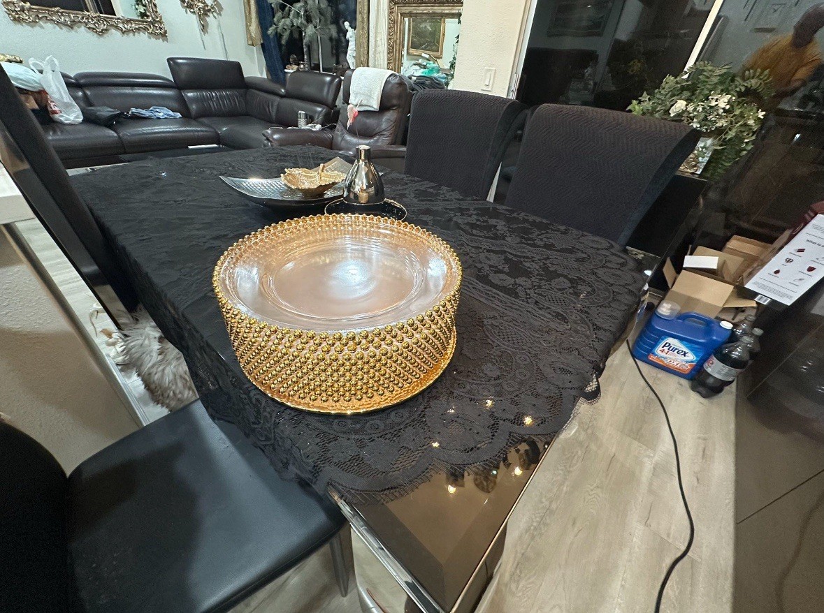 Luxory Glass and Gold Kitchen and Dining Plates. 13 Inch Diameter . 12 Set