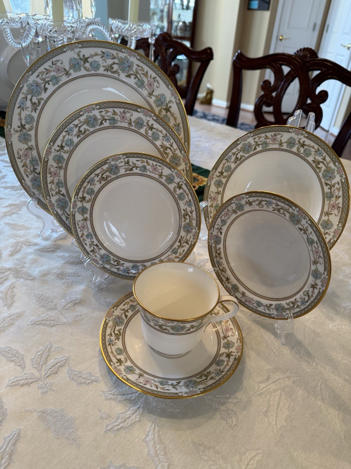 NORITAKE Bone China Sakura (9704) 10: 7 Piece Place Settings + Serving Pieces