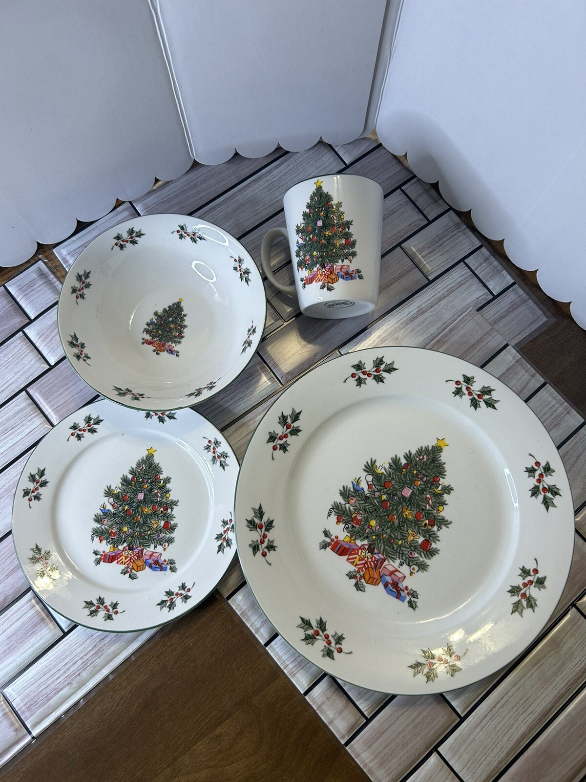 Everyday Gibson 15pc Noel Morning Durable Stoneware Set-2006-Service for 4-Used