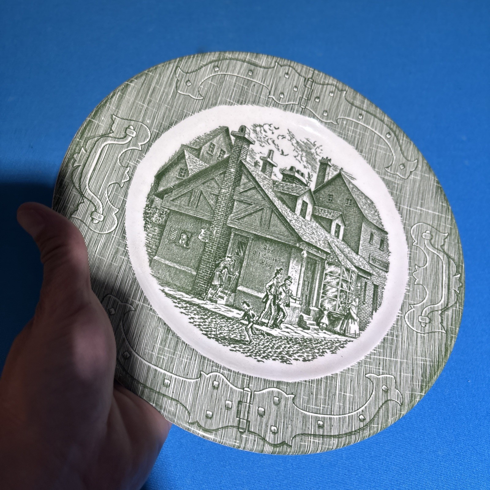Vtg Royal China The Old Curiosity Shop Green Transferware 10″ Dinner Plate USA