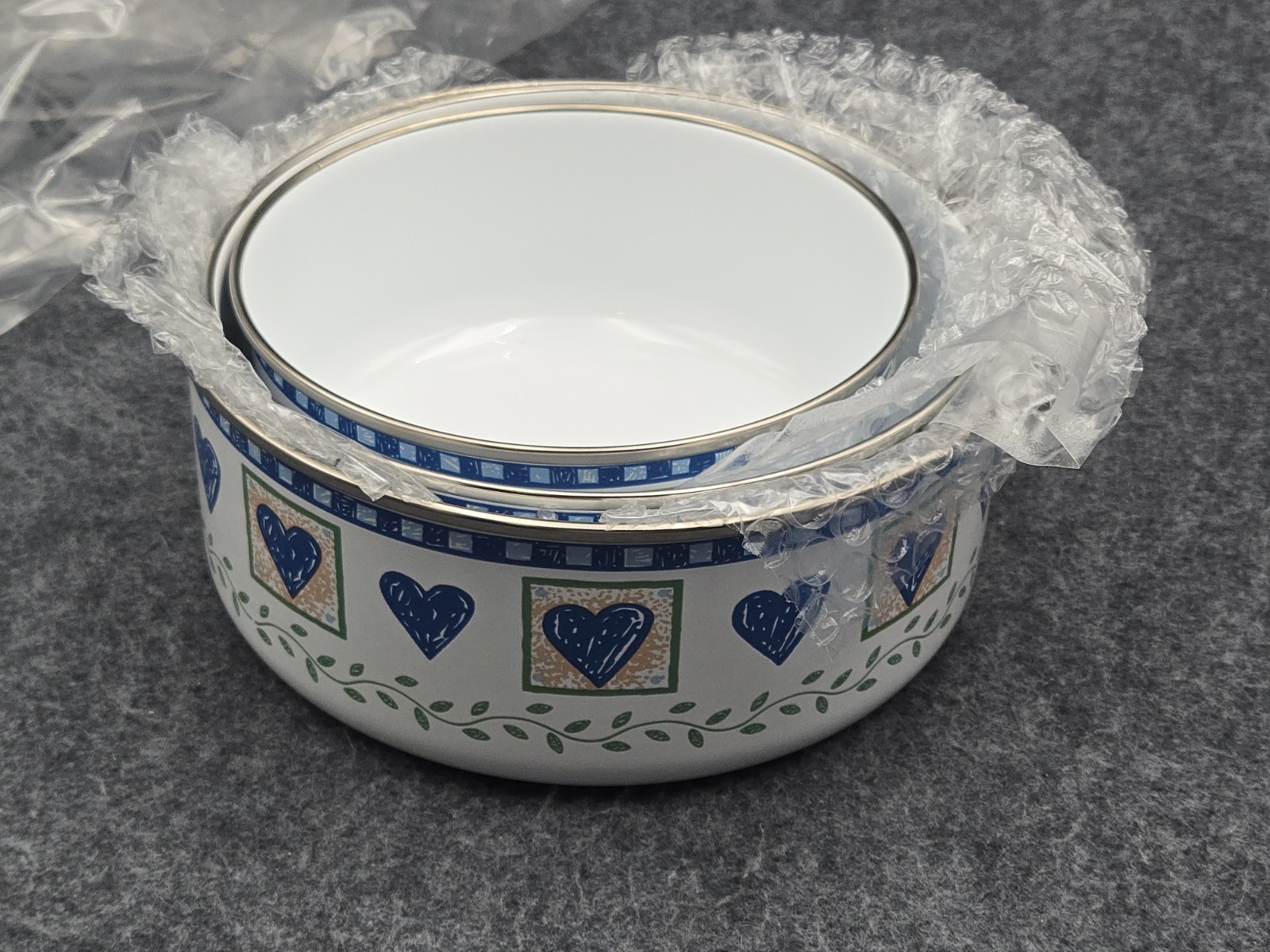 Corelle Hearts & Vines 6 Piece Bowl Set with Lids .75, 1.25, 1.75 Qt