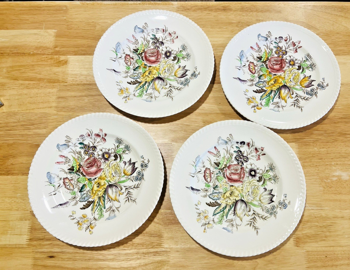 Antique Garden Bouquet Johnson Brothers Windsor ware 10″ dinner plates set of 4