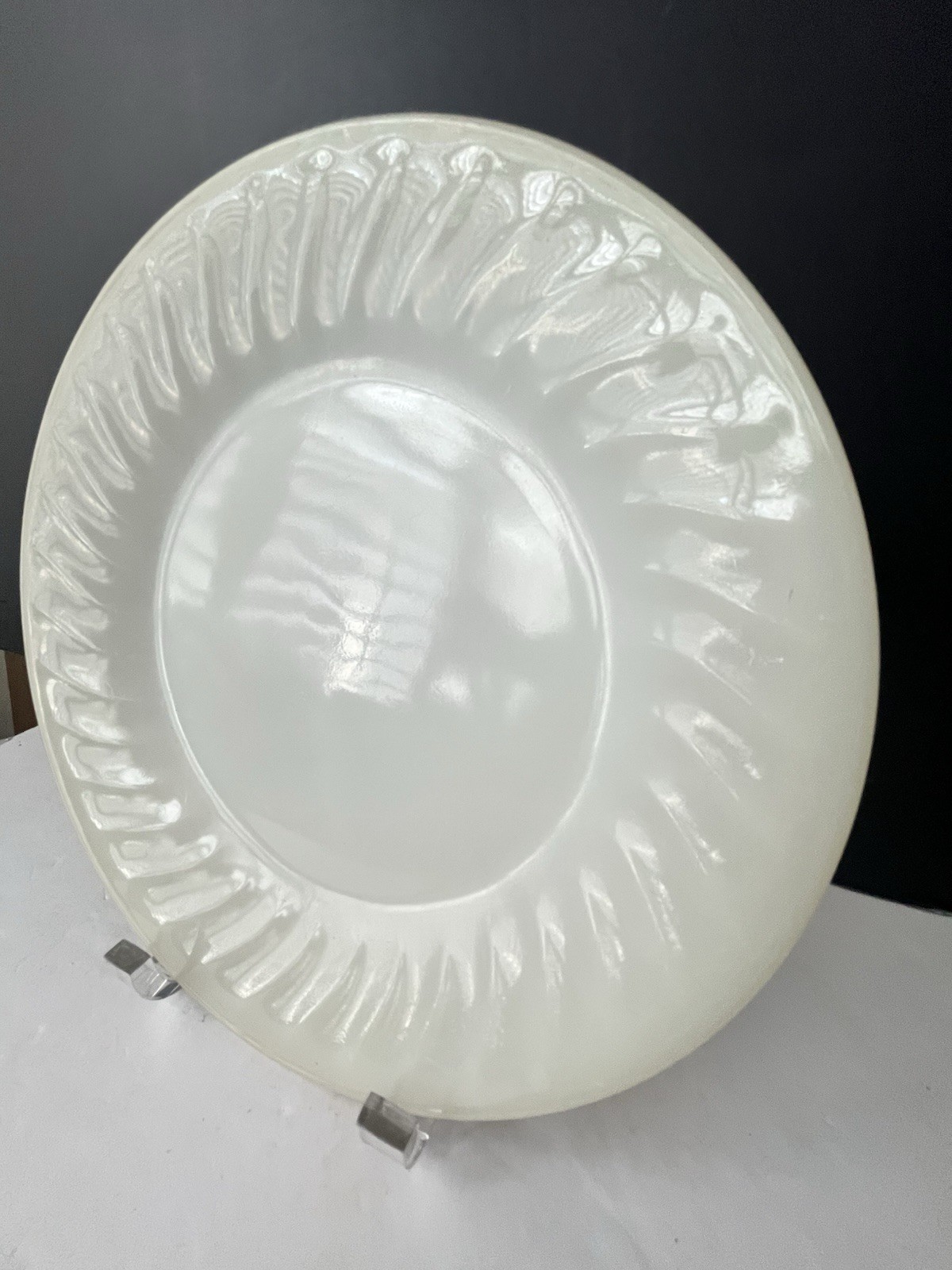 4 Vintage Fire King Oven Ware 9″ Ivory White Milk Glass Swirl Dinner Plates