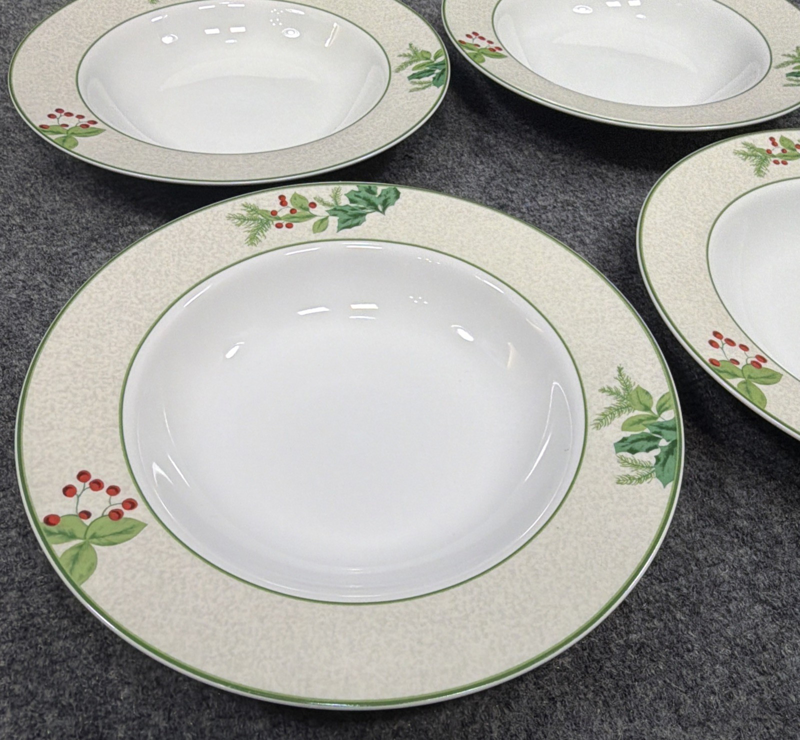 Lillian Vernon Holly & Berries Green LV17 12 pcs Dinner & Salad Plates & Bowls