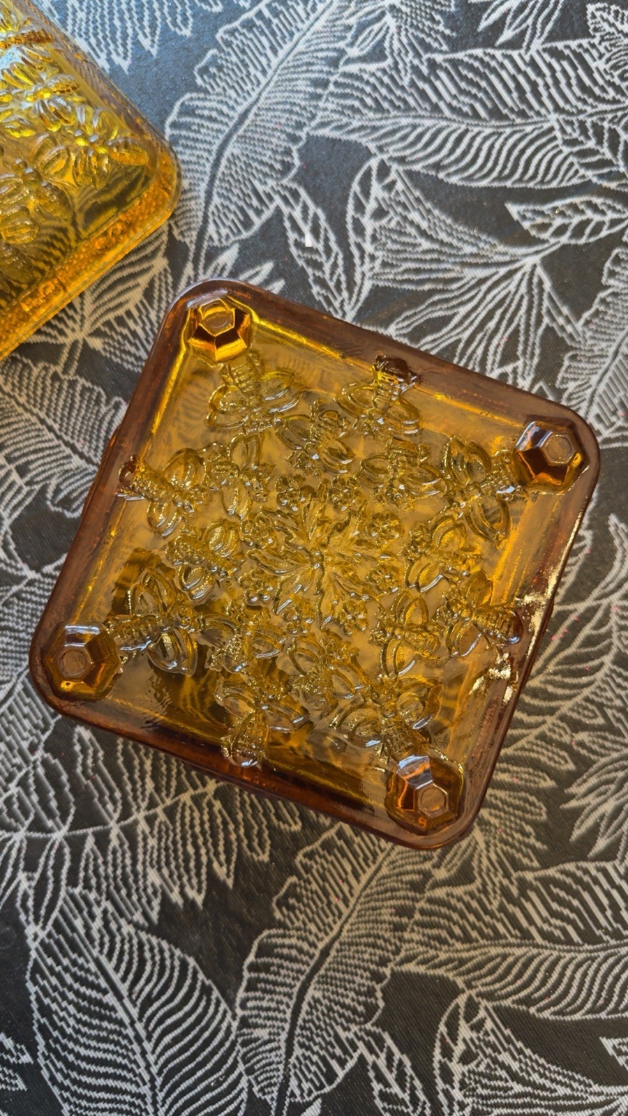 Vintage Tiara Indiana Glass Honey Bee Box Amber Square Dish With Lid
