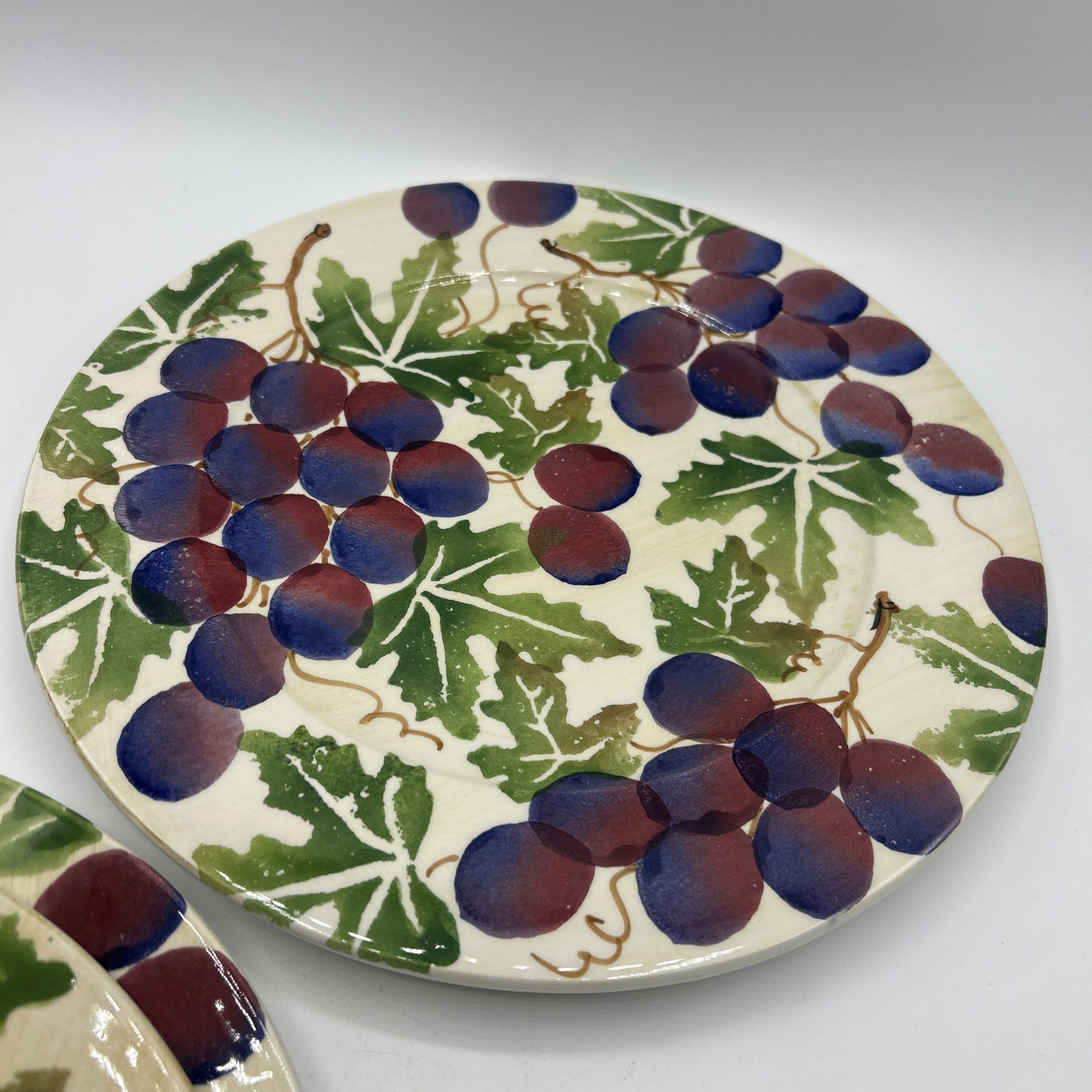 Italy La Ceramica VBC Nove Handpainted 11″ Plate With Grapes Vines And Leaves