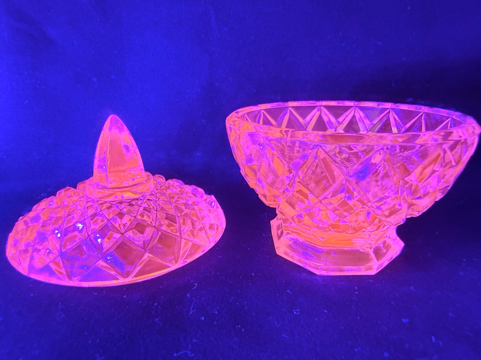 Green Vaseline Uranium glass covered candy dish coffee sugar jar / bowl selenium