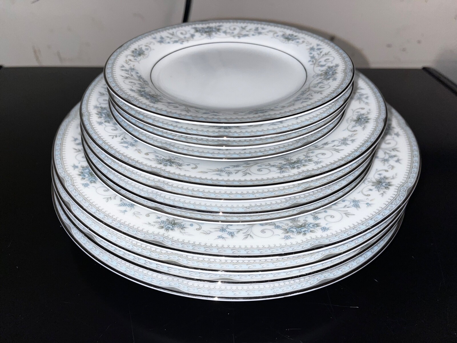 NORITAKE CHINA 6107 COLBURN TWELVE PIECE PLACE SETTING