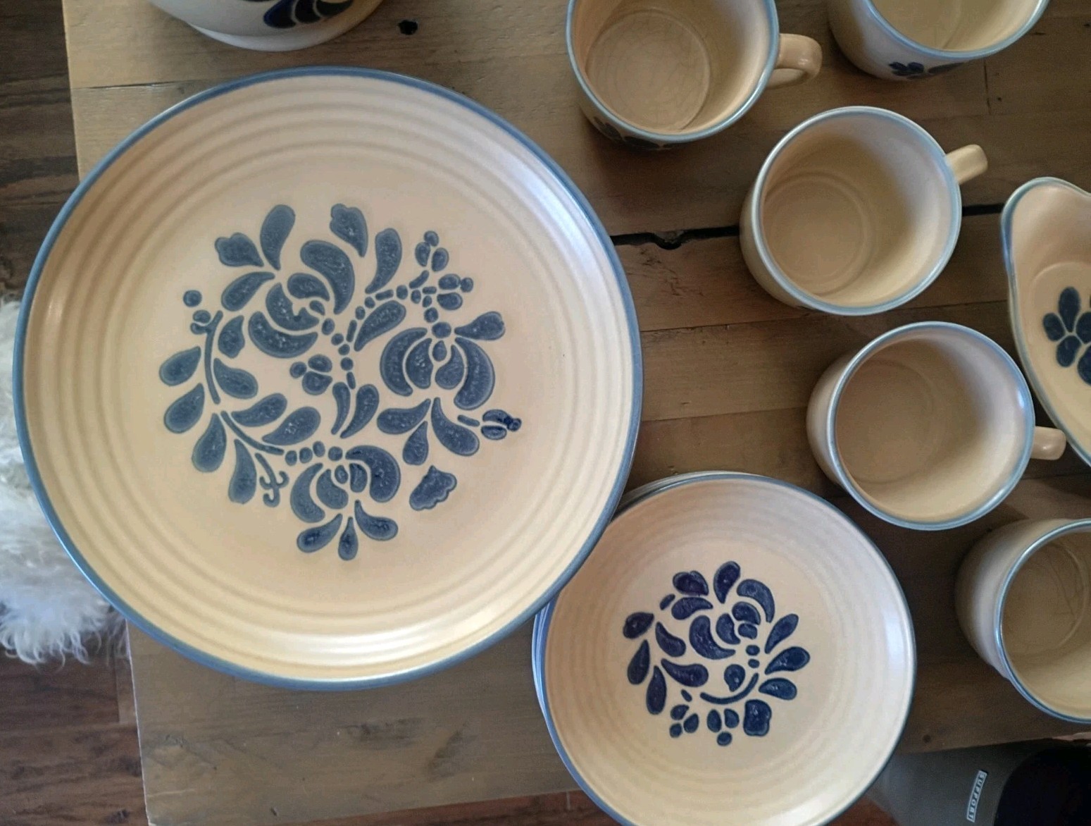 pfaltzgraff Folk Art 36 Piece Set Great Condition
