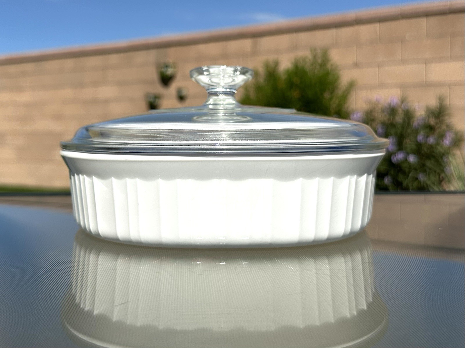 CORNING WARE FRENCH WHITE F-6-B 1.8 LT. OVAL DIVIDED DISH W / PYREX GLASS LID