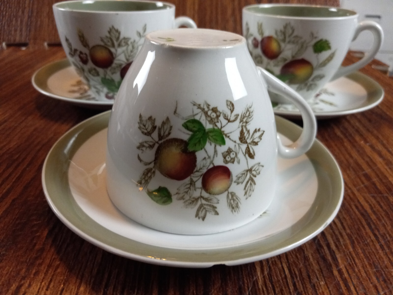 Alfred Meakin Staffordshire England Hereford Pattern 3 Tea Cup & 3 Saucers1960s