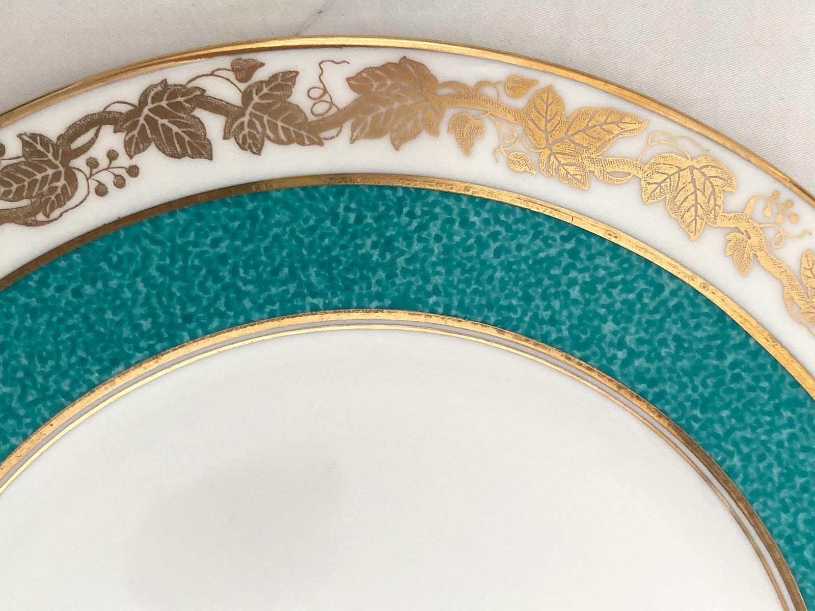Vintage WEDGWOOD BONE CHINA Made in England 8 1/8″ SALAD PLATES Gold Trim SET 2