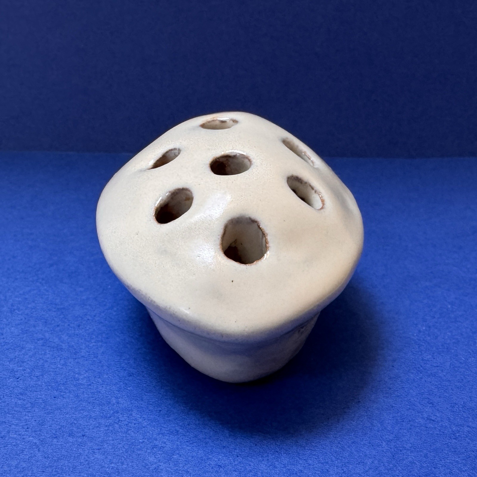 Rare Early Catalina Pottery #201 Pearly White Ivory Flower Frog Replacement 3”
