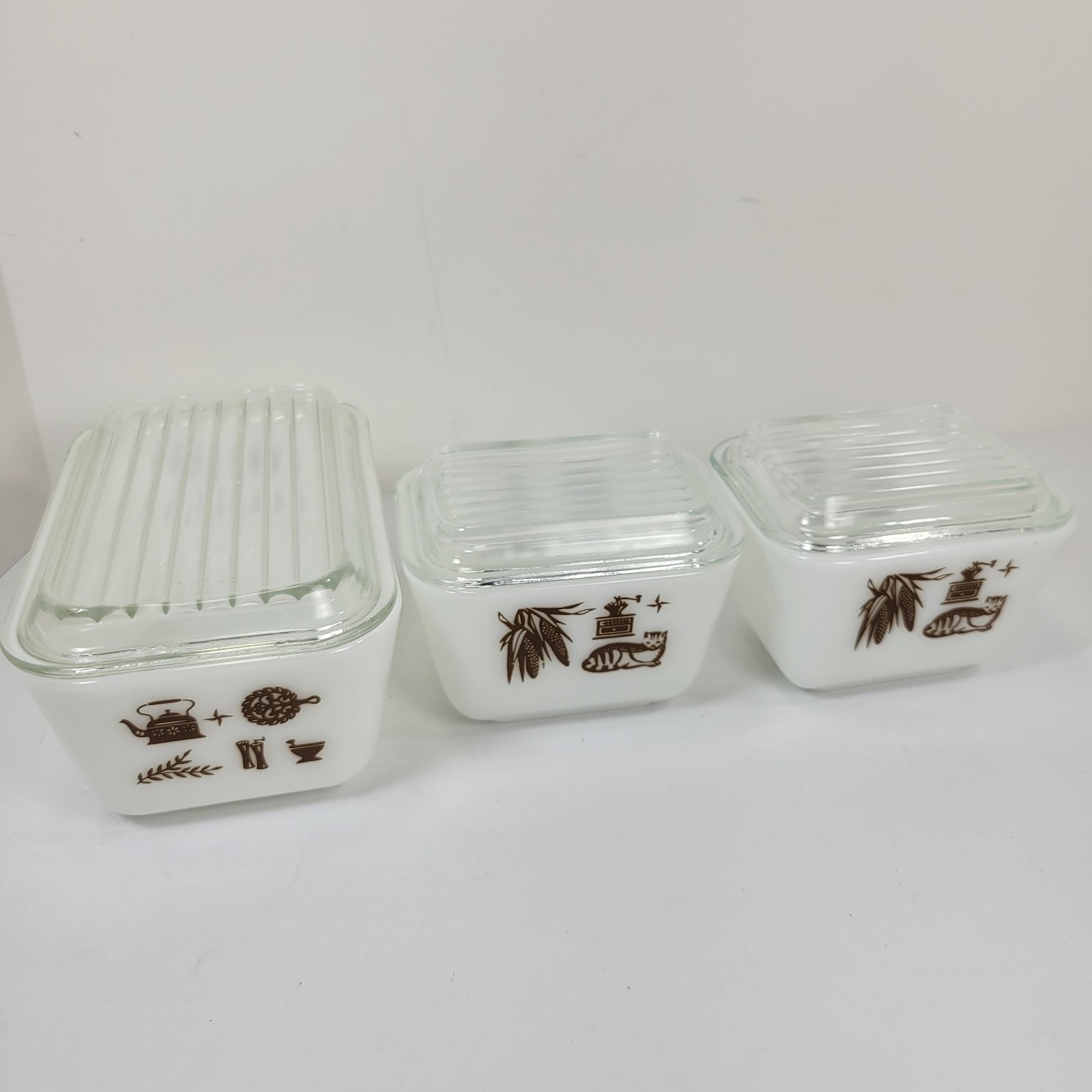 Vintage Pyrex Early American Pattern Refrigerator Set 3 Dishes w/Lids 501 & 502