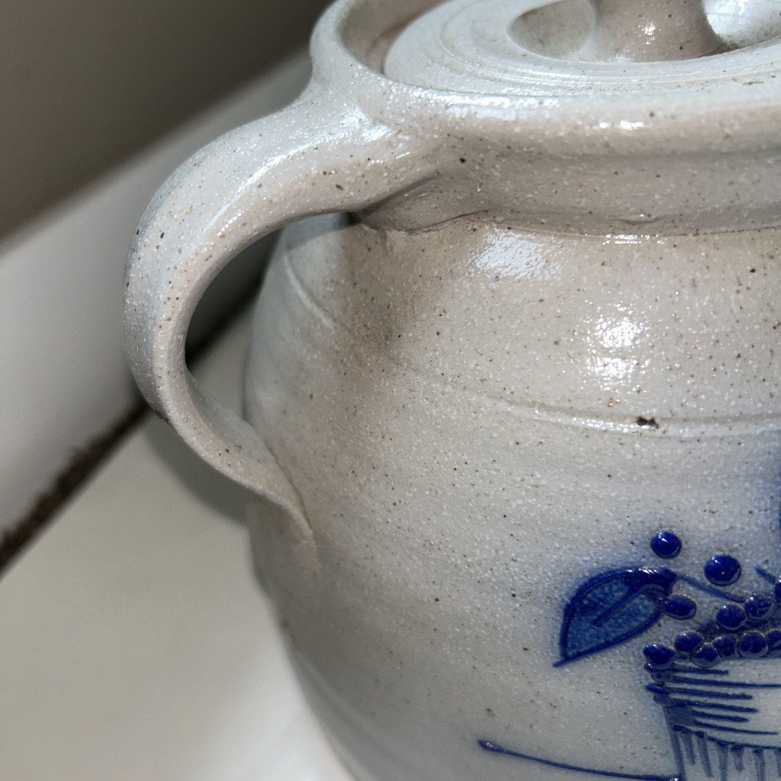 1992 Salmon Falls Pottery Handled & Lid Salt-Glazed Blueberry Basket Bean Pot 7″