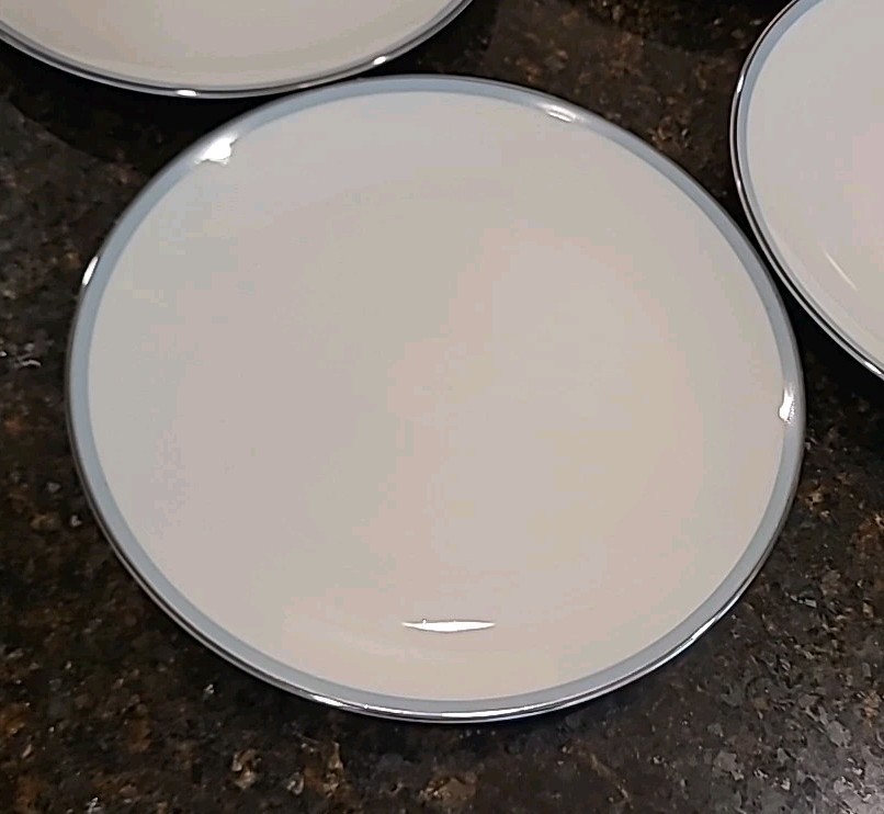 SET (8) Noritake China BLUETONE 8 1/8″ Salad Plates 6379 Japan. Blue, Platinum