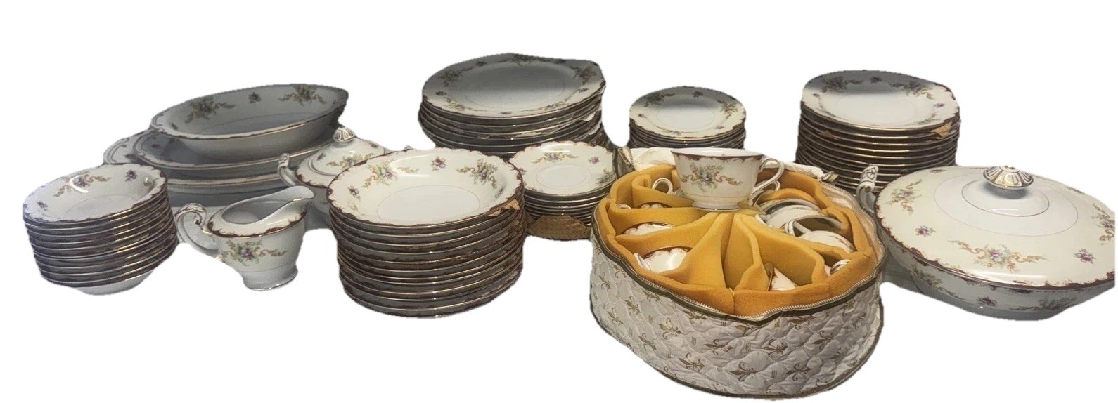 Harmony House Wembley Fine China 90 Piece Set. ￼ vintage.