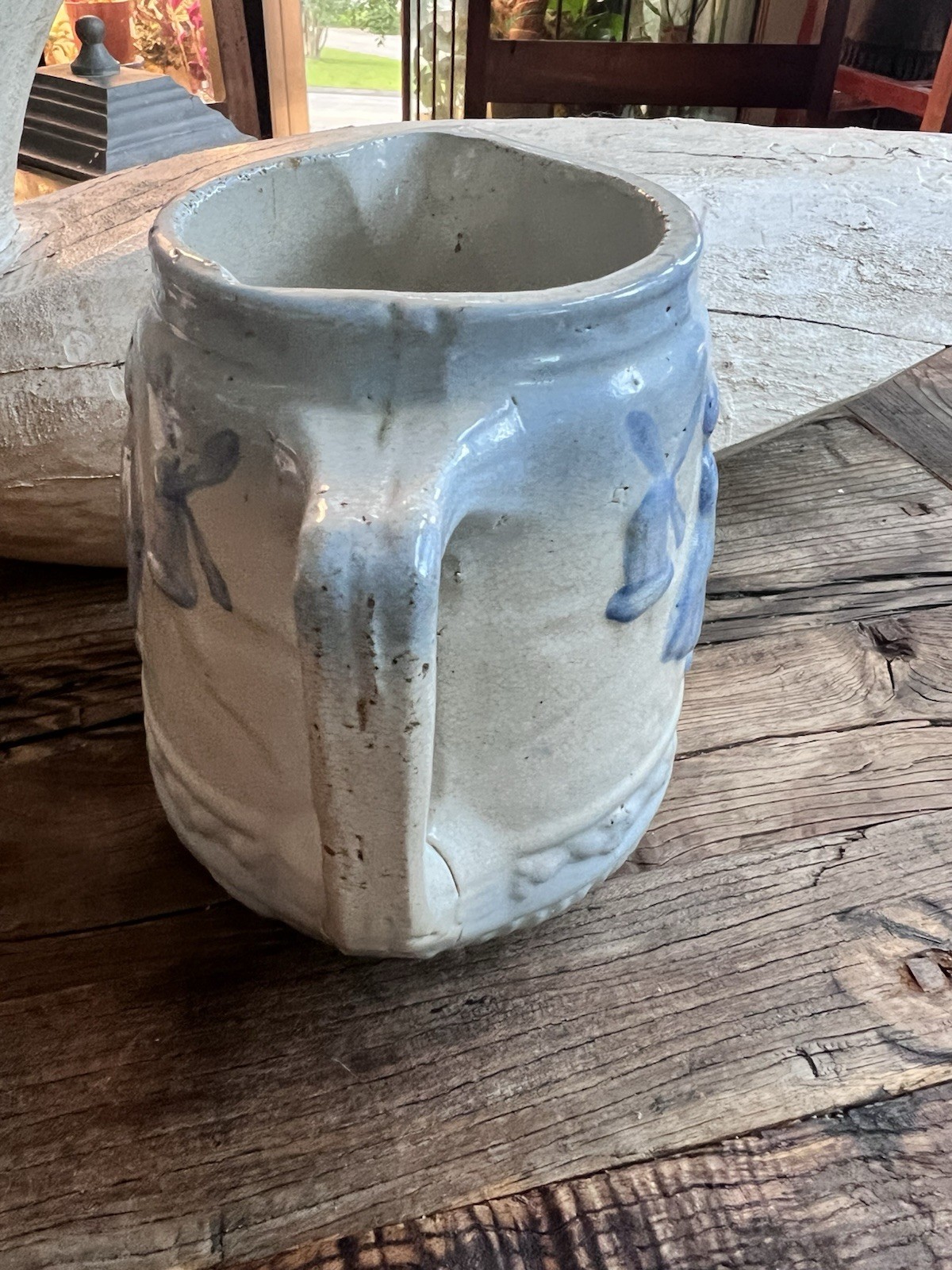 ANTIQUE 1900s BLUE & WHITE SALT GLAZE KISSING DUTCH KIDS STONEWARE PITHCER 7″