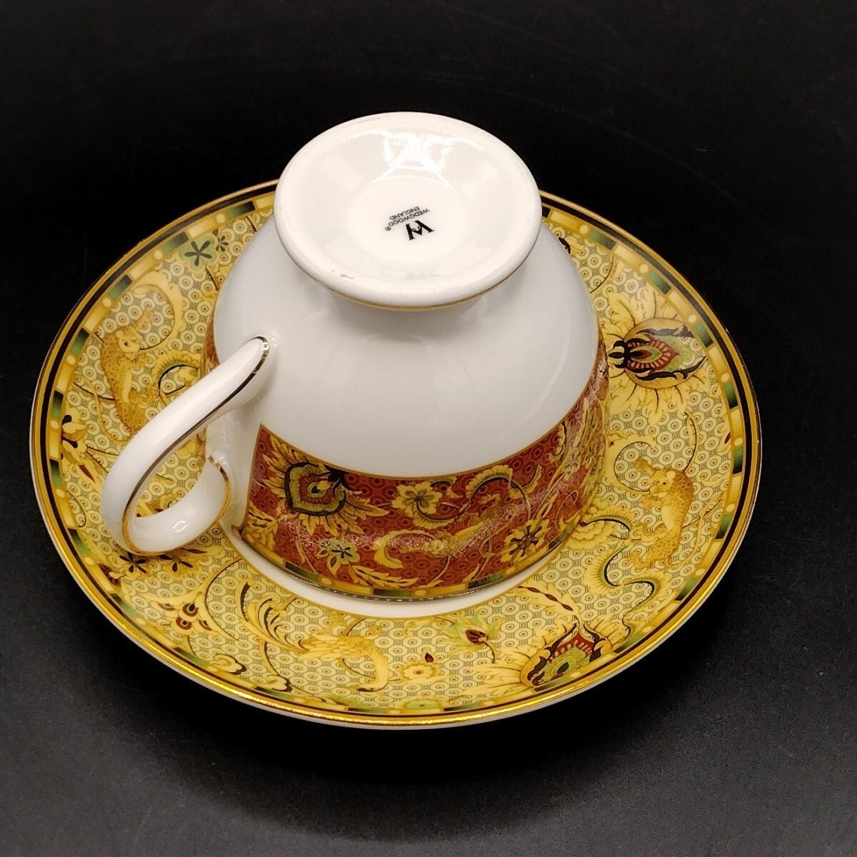 VTG 1997 Wedgewood Persia China 2¾” Leigh Shape Footed Teacup and Saucer England