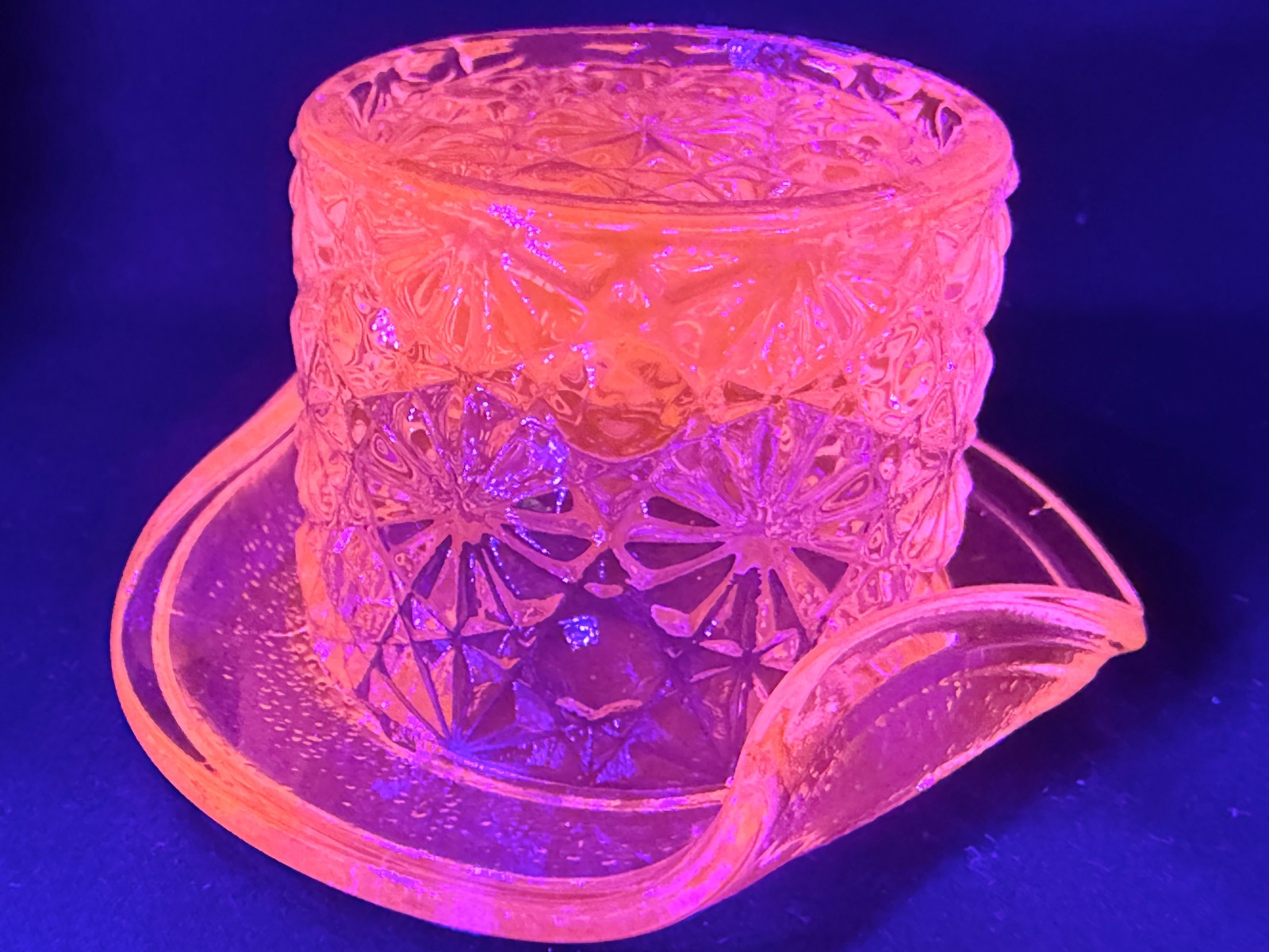 Green Vaseline glass uranium Daisy and button Top hat toothpick holder selenium
