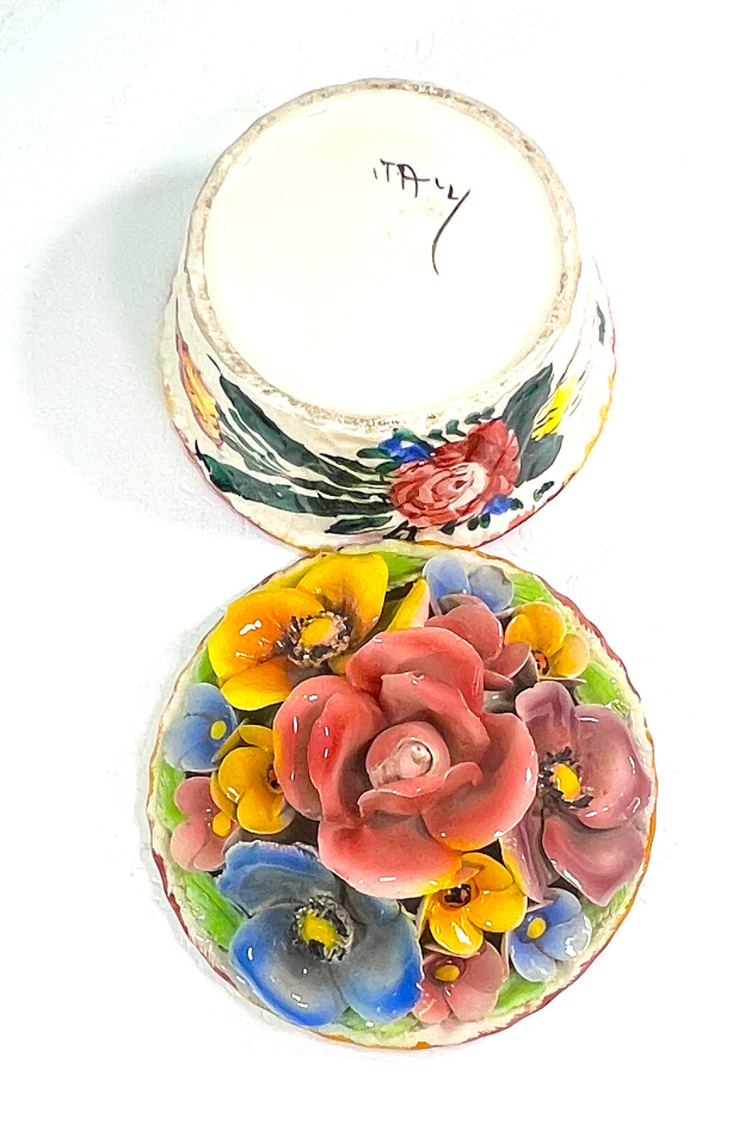 XM1018-Lidded Flower Bowl with Sculpted Lid Hand-painted Porcelain.