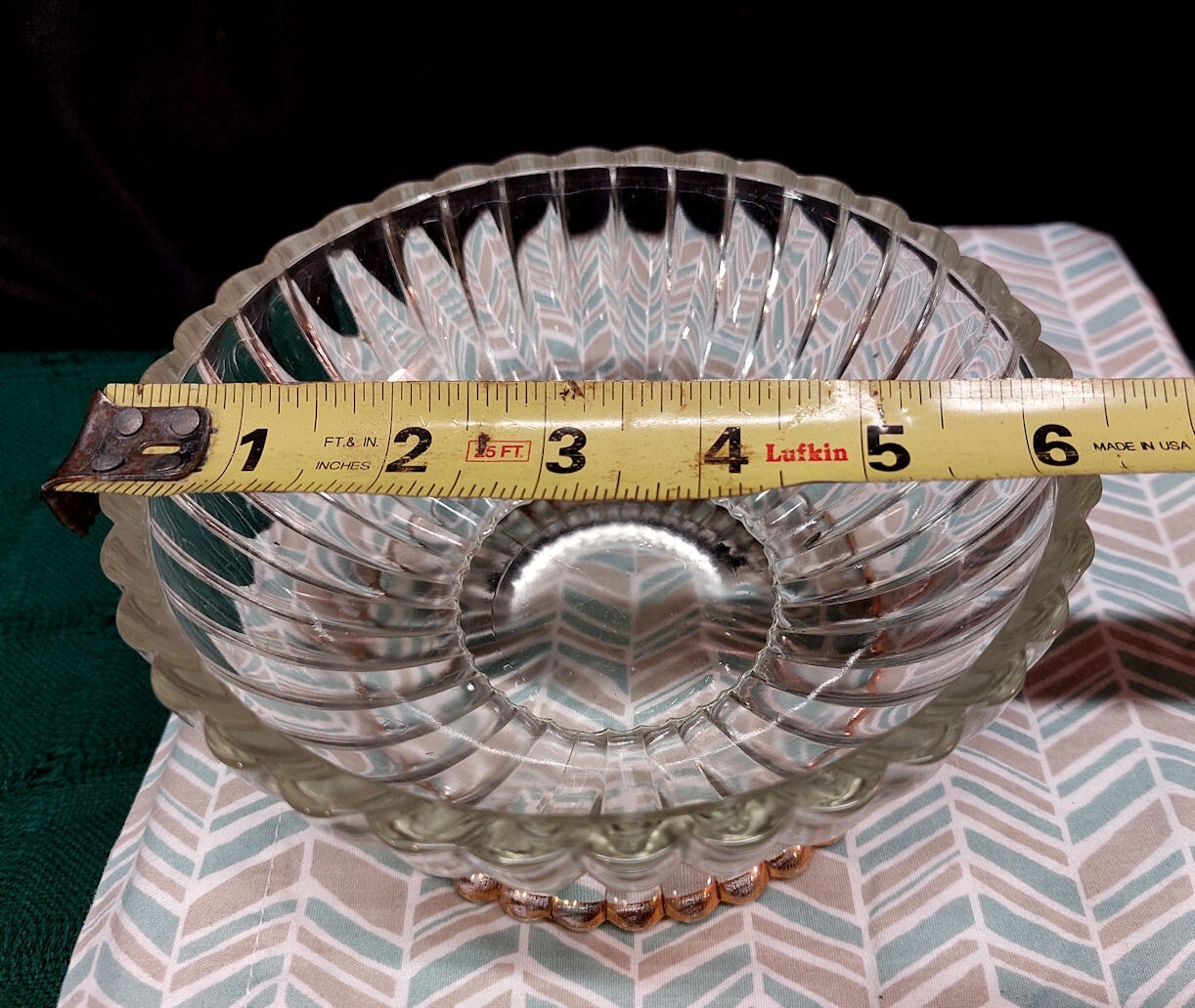 Anchor Hocking Pressed Glass Covered Nut / Candy Dish 7″dia -Reed w/Gold Trim EX