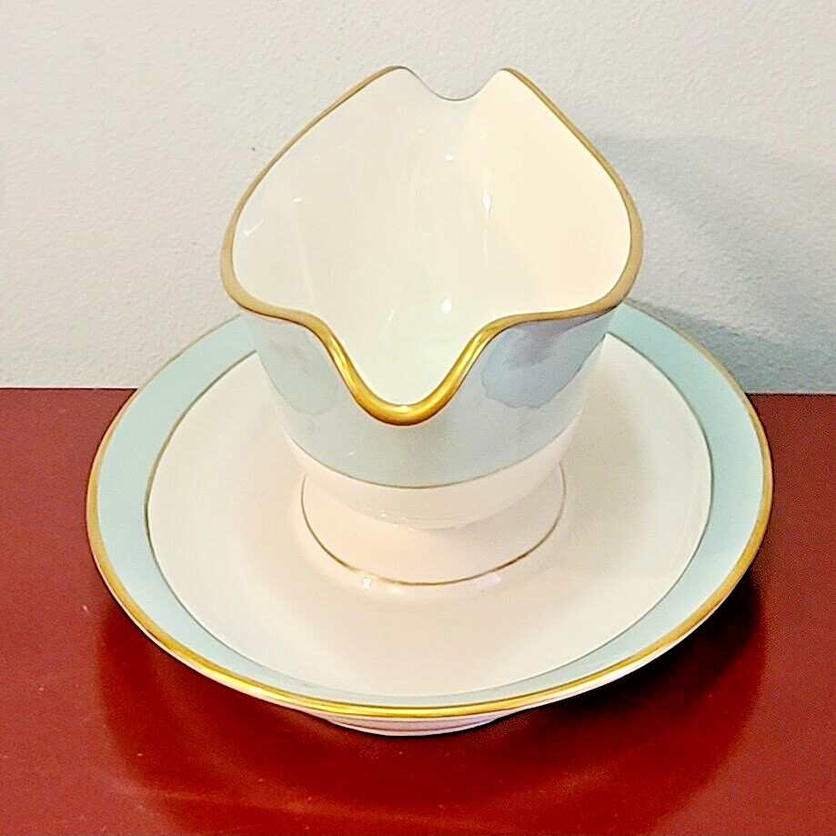 Pickard Seafoam Creamy White 22K Gold Malvern Sauce / Gravy Boat w Under Plate