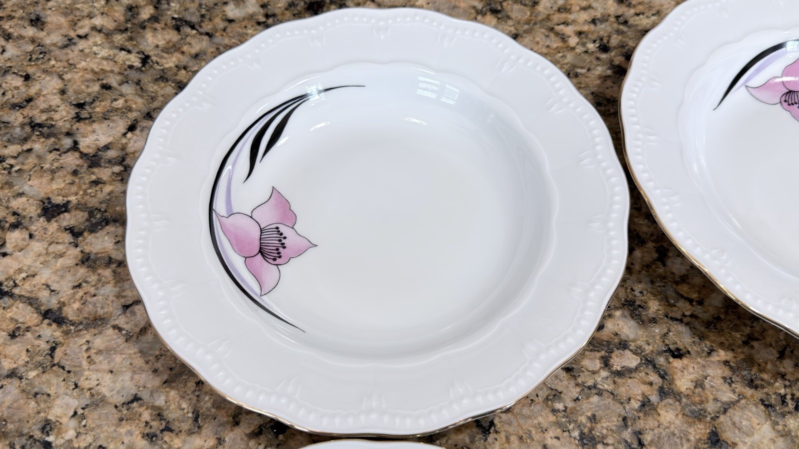 Danish Design Atelier Imported Pink Floral 8 Pc Dinnerware Set Scallop Gold Rim