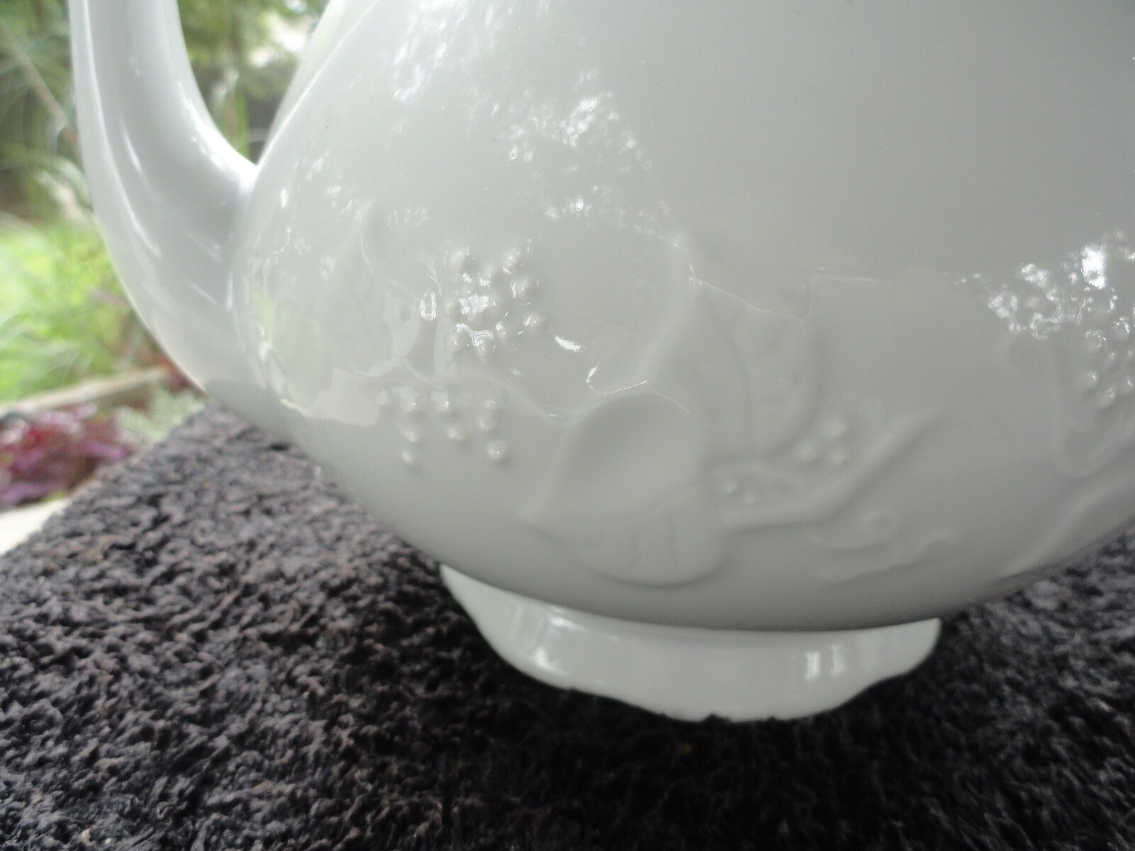 Dansk Ivy Embossed Fruit and Leaves Pure Solid All White Lidded Teapot