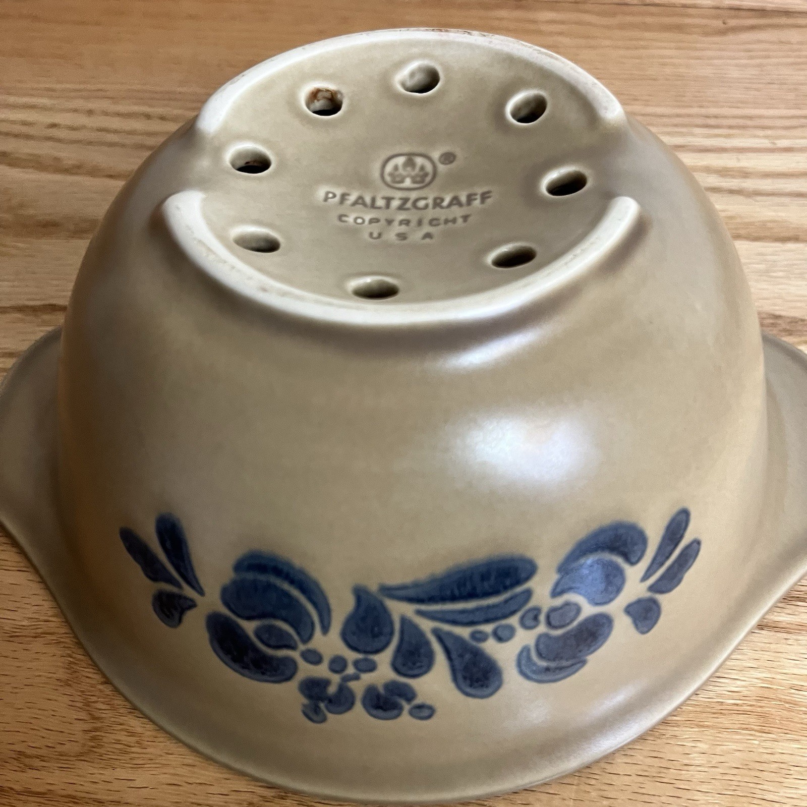 Vintage Pfaltzgraff Folk Art Colander Tan Blue Stoneware Country Kitchen Decor