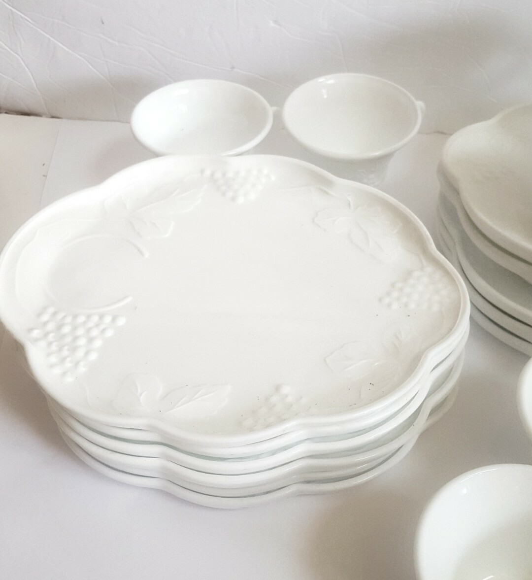 Indiana Glass Company Colony White Milk Glass Grape 23 pc Snack Sets UNUSED