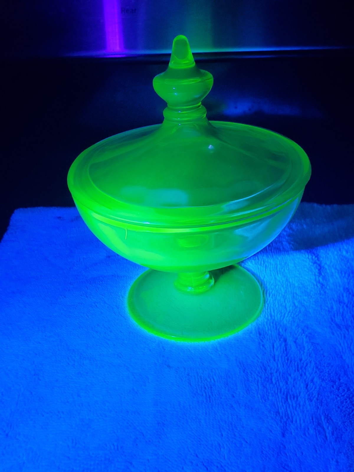 VINTAGE Fostoria Uranium glass candy dish with lid *small Crack