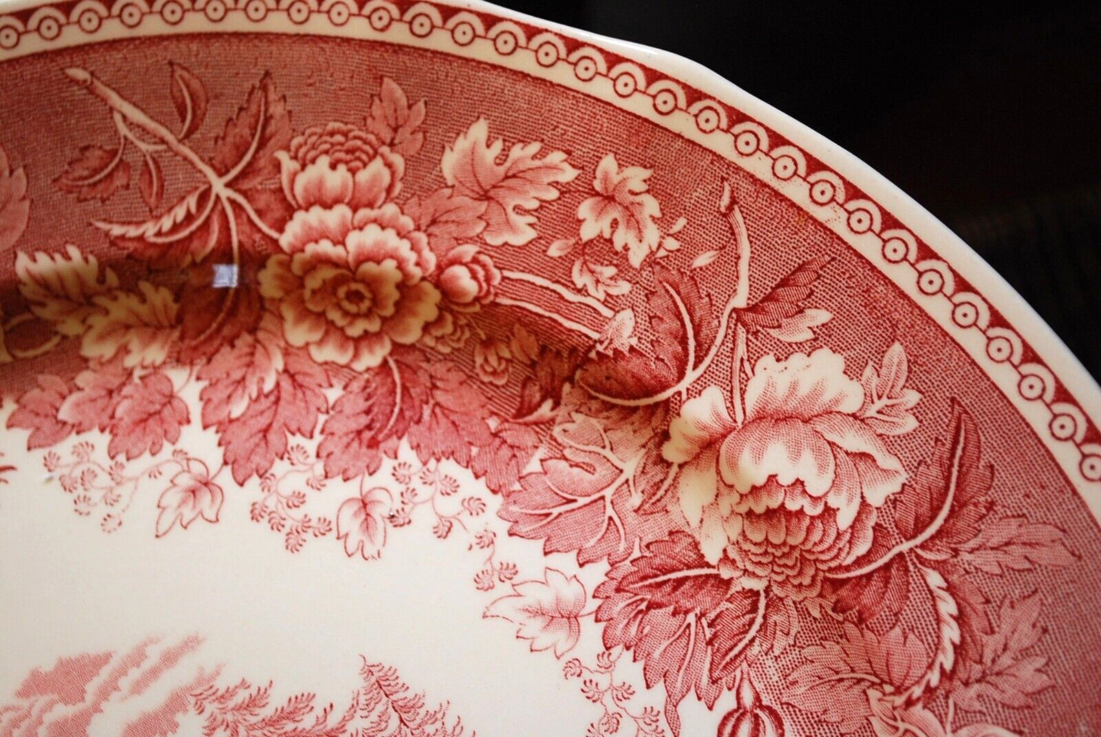Vtg ‘LANDSCAPE RED’ 14″ Round Chop Plate Platter ARABIA FINLAND Transferware Exc