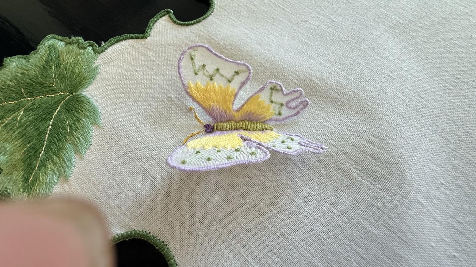Anna Weatherley Butterfly Ivy Garland Set of 8 Placemats ( Astonishing find! )