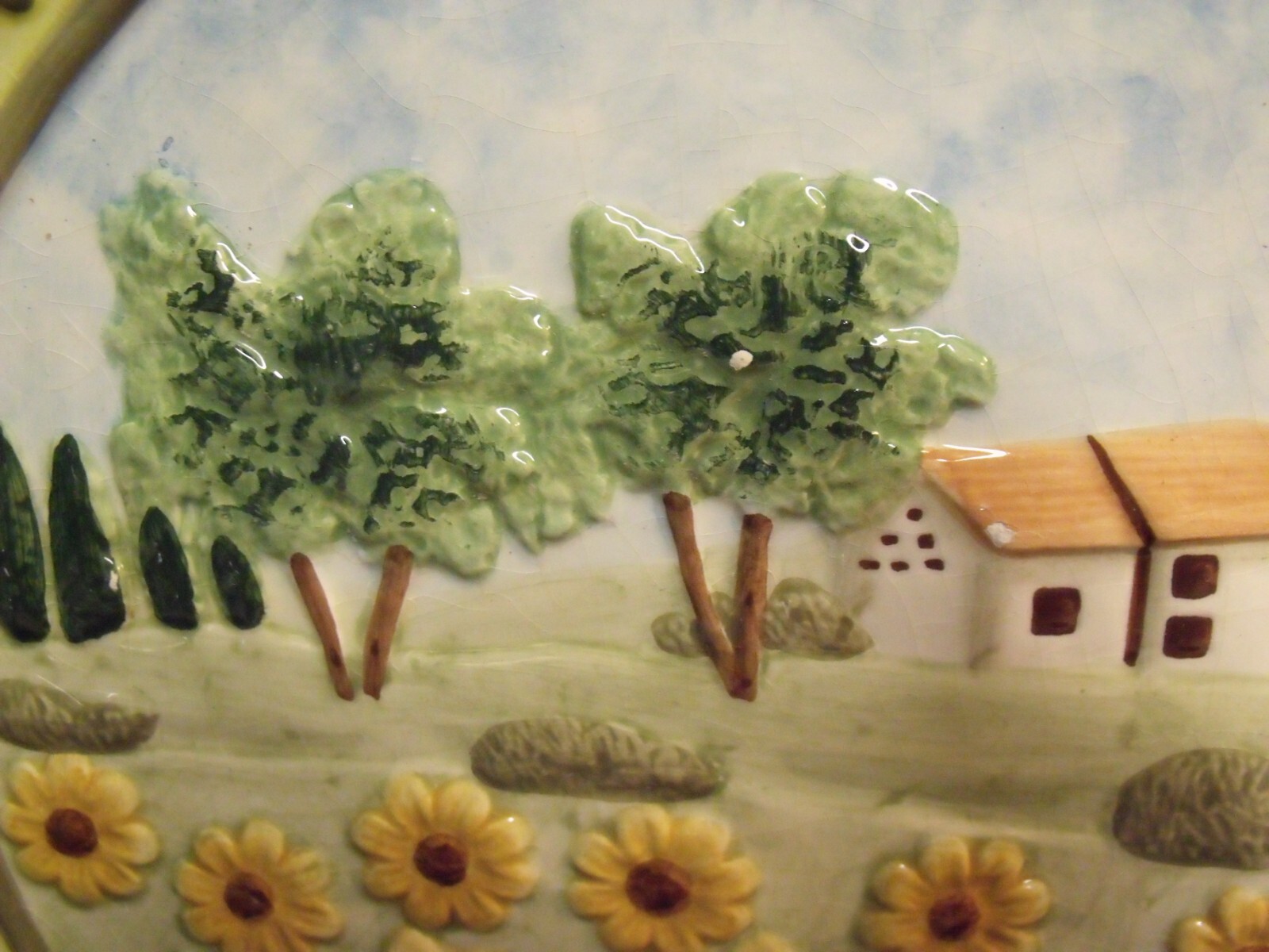VINTAGE 12″ PORCELAIN HAND PAINTED HONEY BEES AND SUNFLOWERS FARM SCENE PLATE