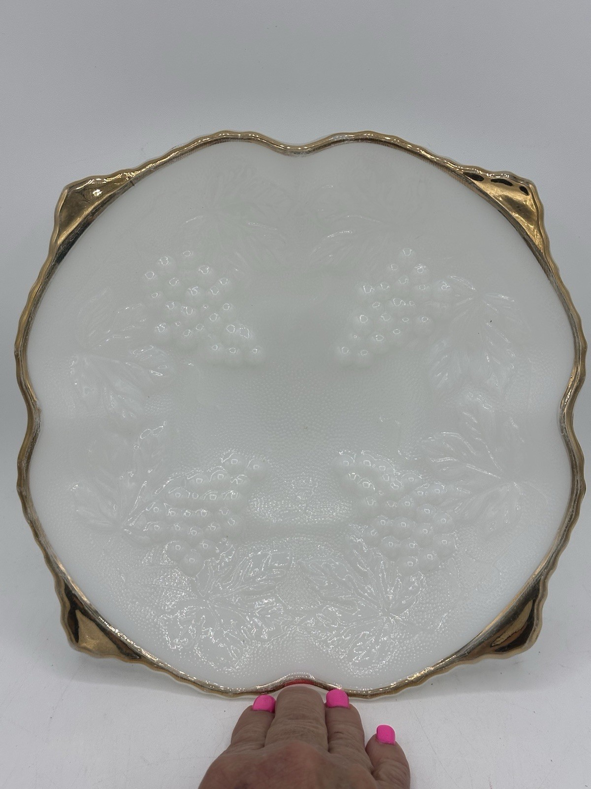 ANCHOR HOCKING FIRE KING MILK GLASS GRAPES PEDESTAL 10″ SQUARE BOWL Gold Trim