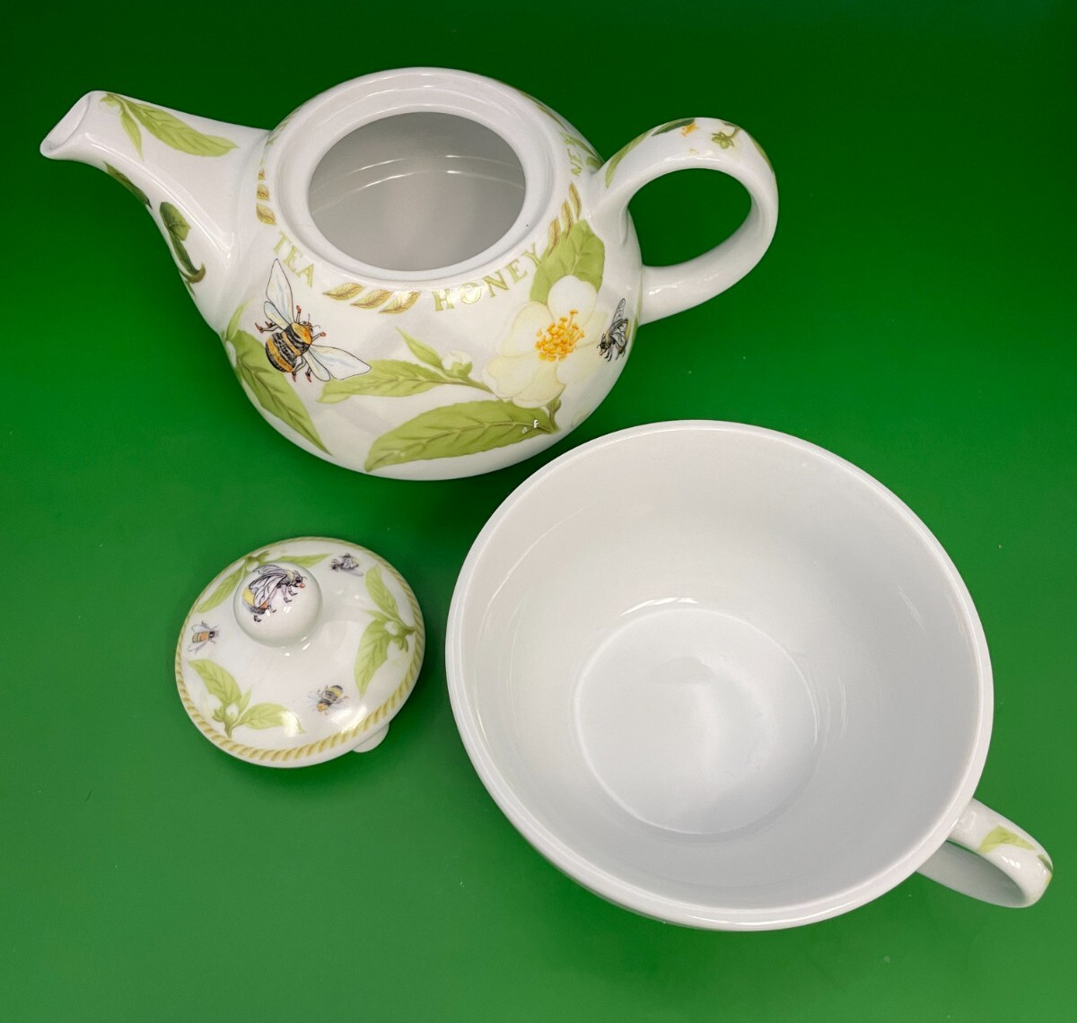 Cardew Tea for One Tea & Honey Busy Bees TGUY Designed in England Ceramic