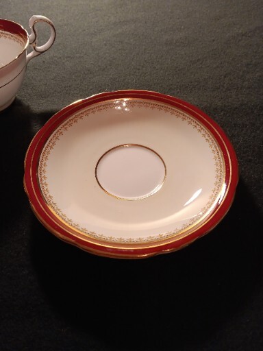 AYNSLEY Cup and Sauce NEWPORT 7703″ ENGLAND BONE CHINA TEACUP AND SAUCER EUC