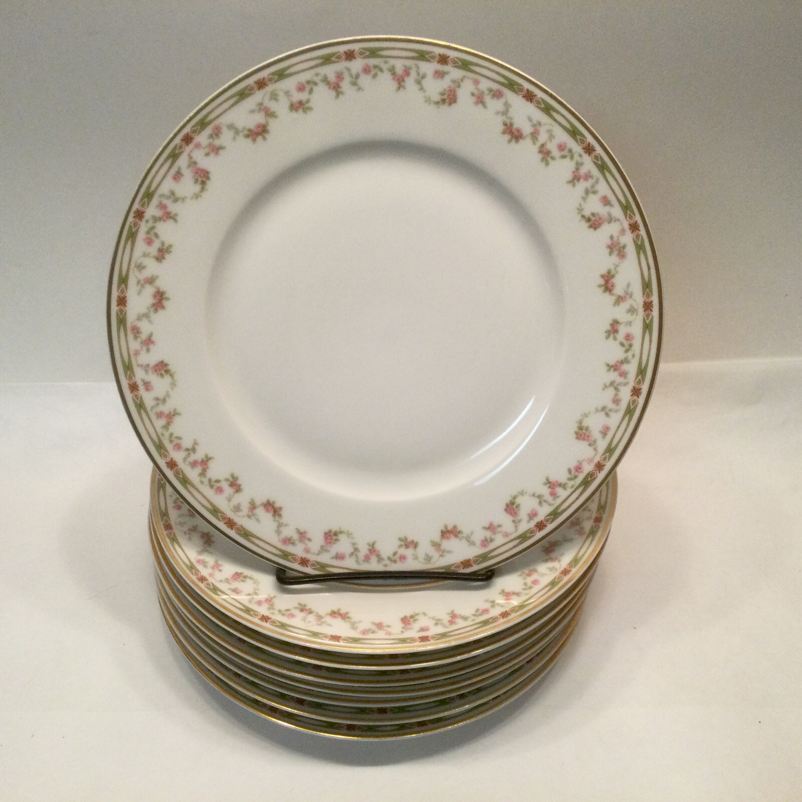 Theodore Haviland Schleiger 346 Luncheon Plate Limoges Geometric & Roses Border
