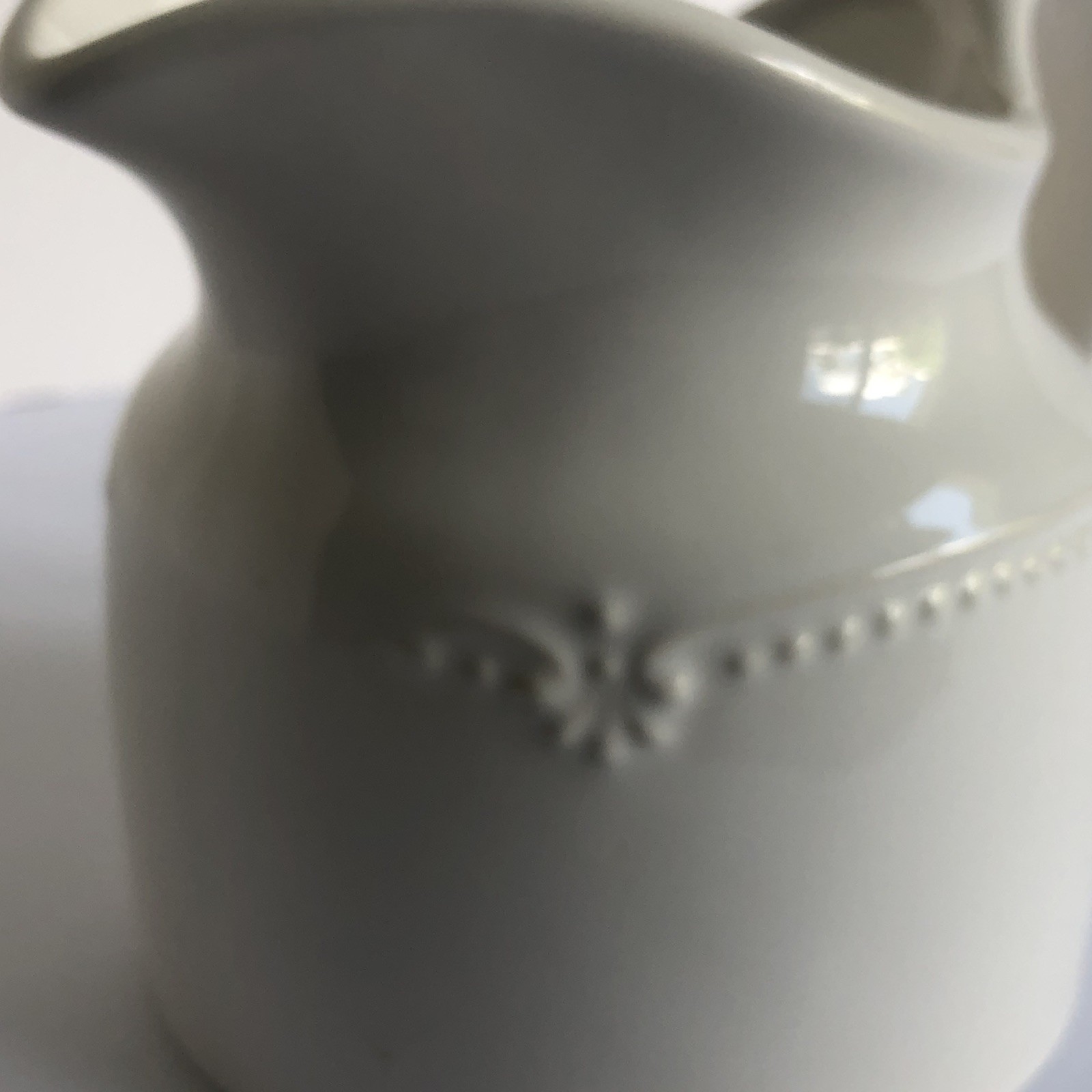 Pfaltzgraff Pearl Brocade Gravy Boat 4.5″ White Embossed Stoneware 1994-1997