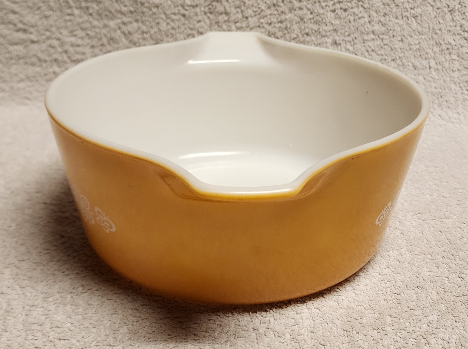 Pyrex Vintage Butterfly Gold 2.5 Quart Casserole Dish No Lid 475-B