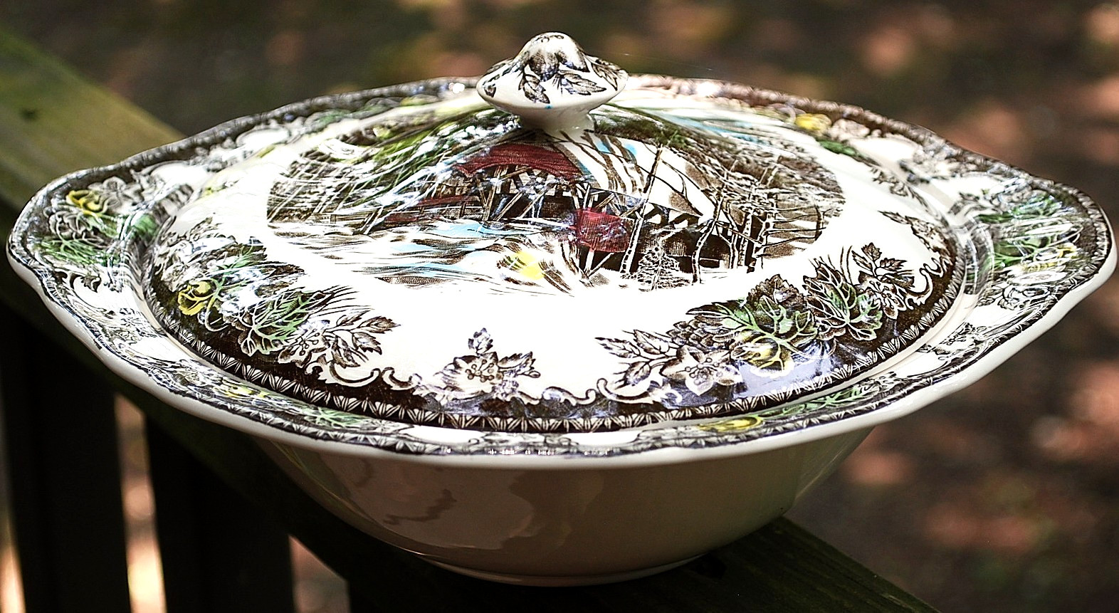 Vtg Johnson Bros COVERED BRIDGE FRIENDLY VILLAGE 10.25″ Covered Veg Dish ENGLAND
