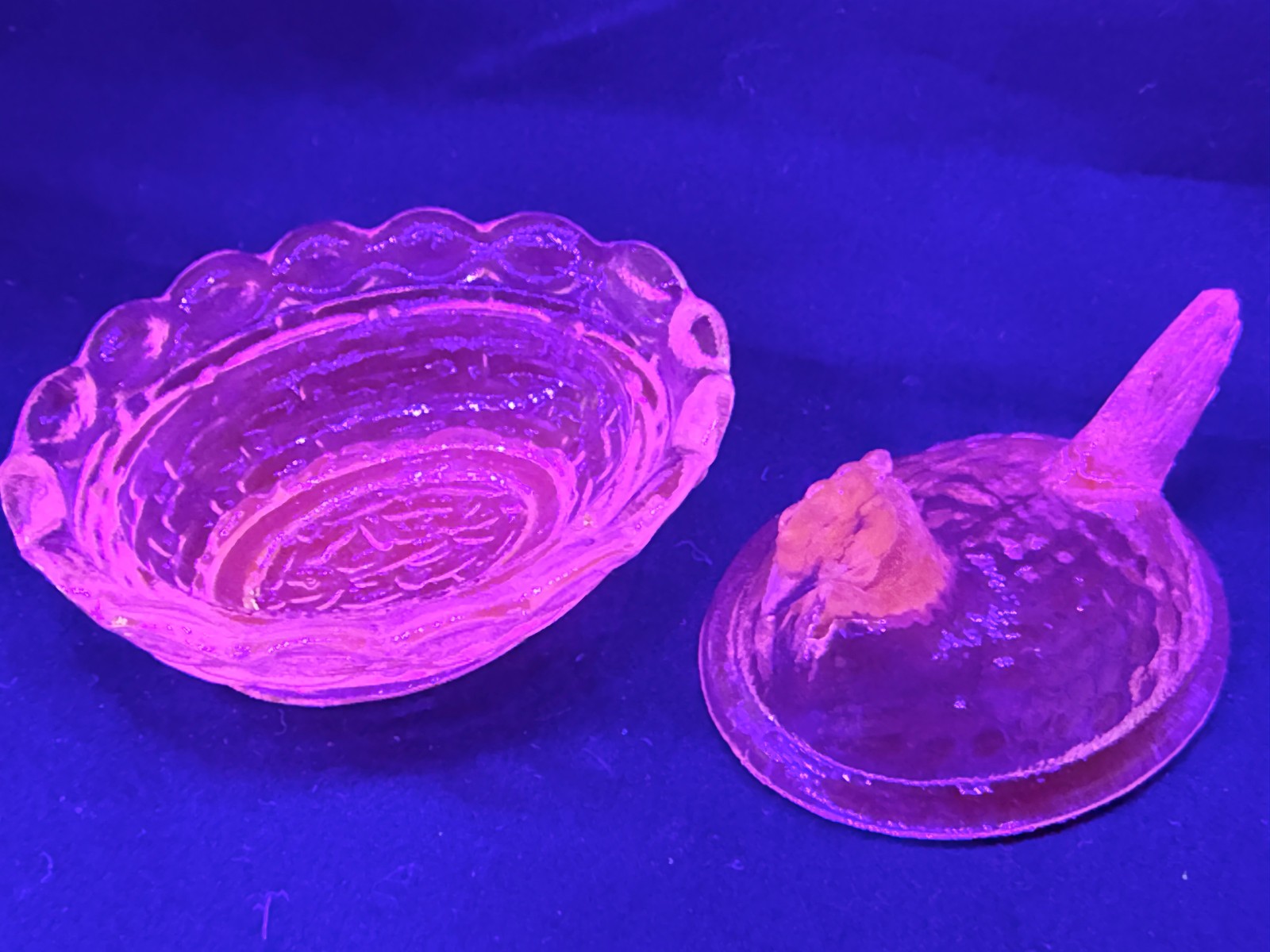 Green Vaseline Uranium glass mini Hen Chicken on nest basket egg chick salt glow